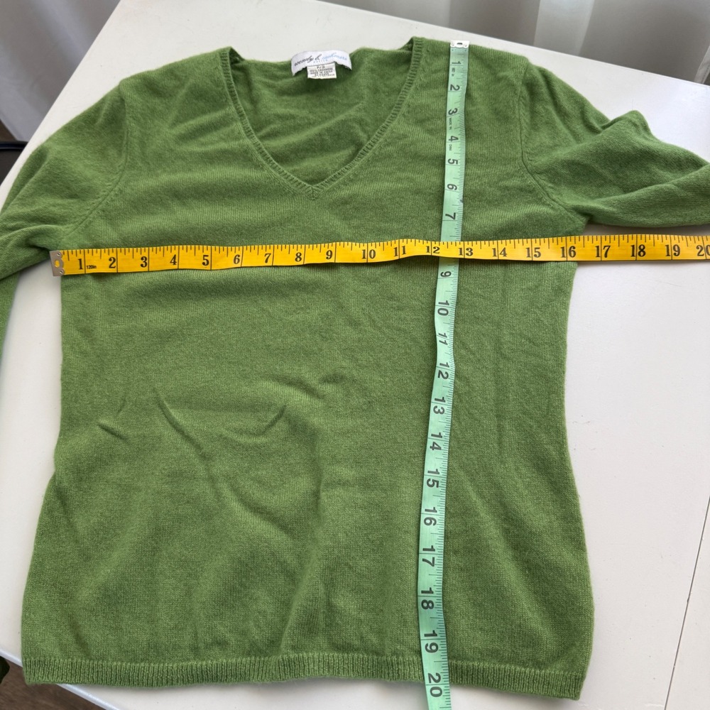 Wendy B Cashmere Petite Small Green V-Neck Long Sleeve Sweater 100% Cashmere - Picture 3 of 7